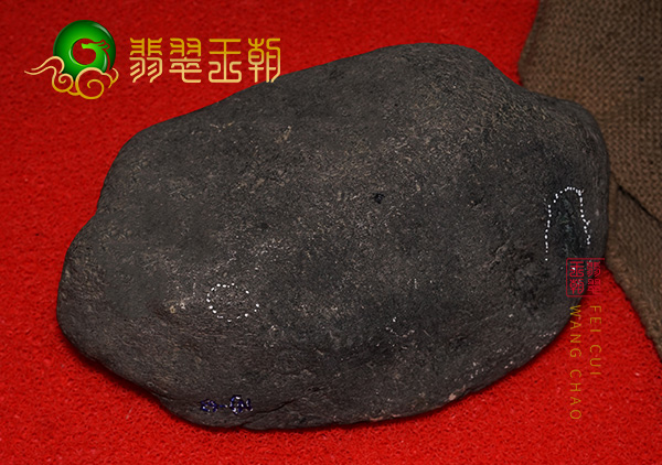 翡翠原石场口:缅甸莫西沙翡翠原石场口皮壳紧肉细型规完整有表现